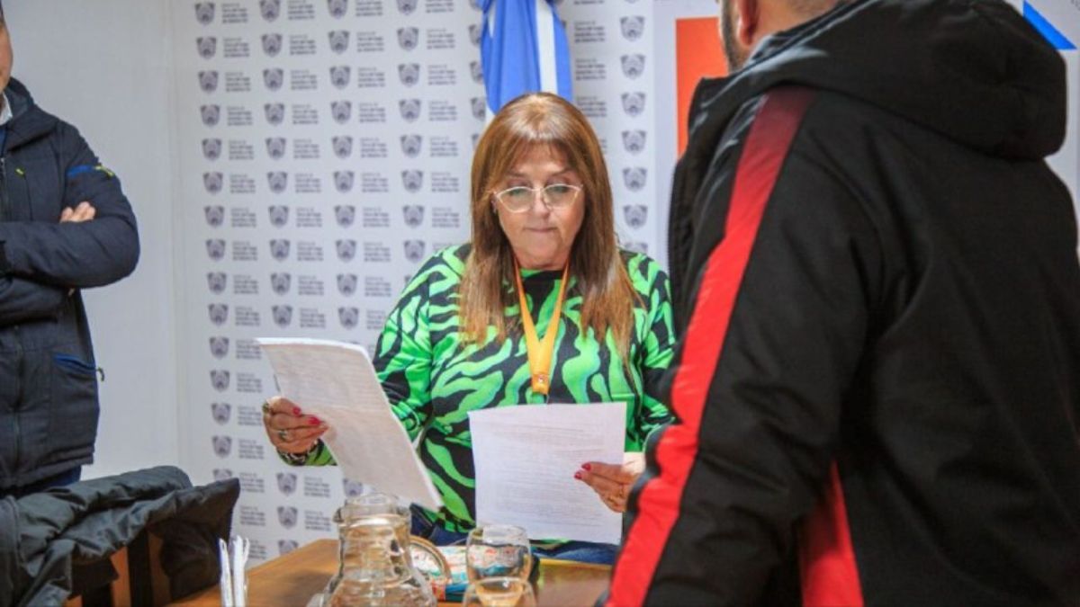 La ministra Gabriela Castillo se reunió con vecinos de Tolhuin por la crisis energética