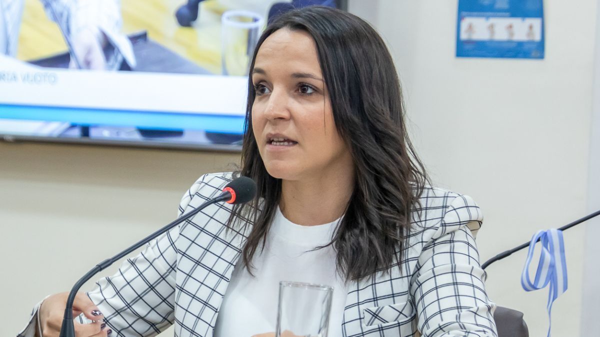 La legisladora Vuoto impulsa talleres con adolescentes para abordar la salud mental.