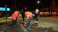 Personal municipal de Ushuaia inició la limpieza de calle Magallanes