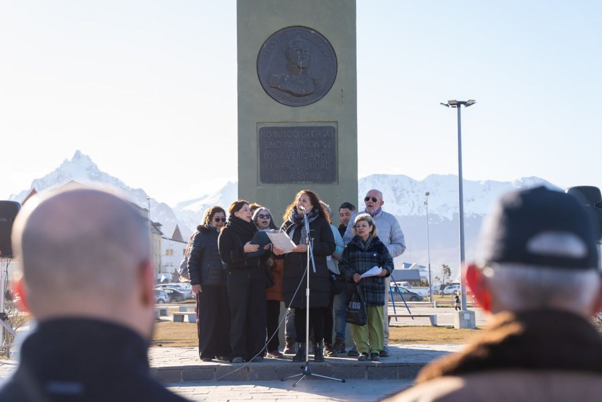 Se realizó el acto central en conmemoración del Éxodo Jujeño en la plaza "Manuel Belgrano" de Ushuaia