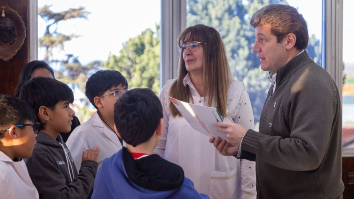 Melella recibió a estudiantes de 5º grado de la escuela “Monseñor Fagnano” de Ushuaia