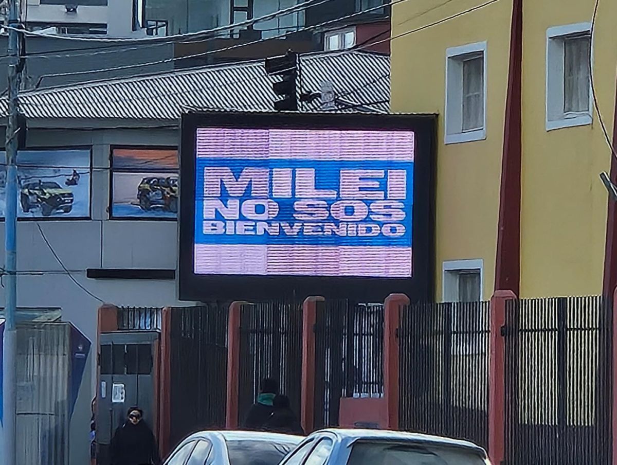 Fuertes protestas durante la visita fallida del presidente Milei a Ushuaia