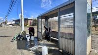 Avanza el plan intensivo de limpieza y mantenimiento de las garitas de colectivos en Ushuaia