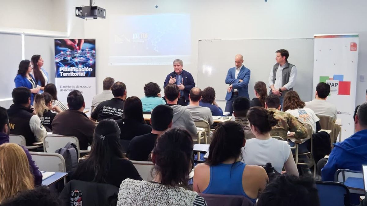 El Gobierno llevó adelante la primera Jornada de Formación Geoespacial de la IDETDF 