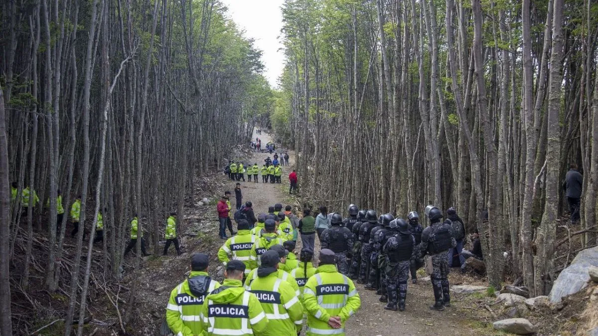 La Municipalidad de Ushuaia se constituyó como querellante por la ocupación  ilegal de terrenos | Sur54.com | Portal de noticias, image size:1200x675