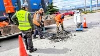 La Municipalidad de Ushuaia avanza con trabajos de recuperación vial, veredas y mantenimiento urbano 