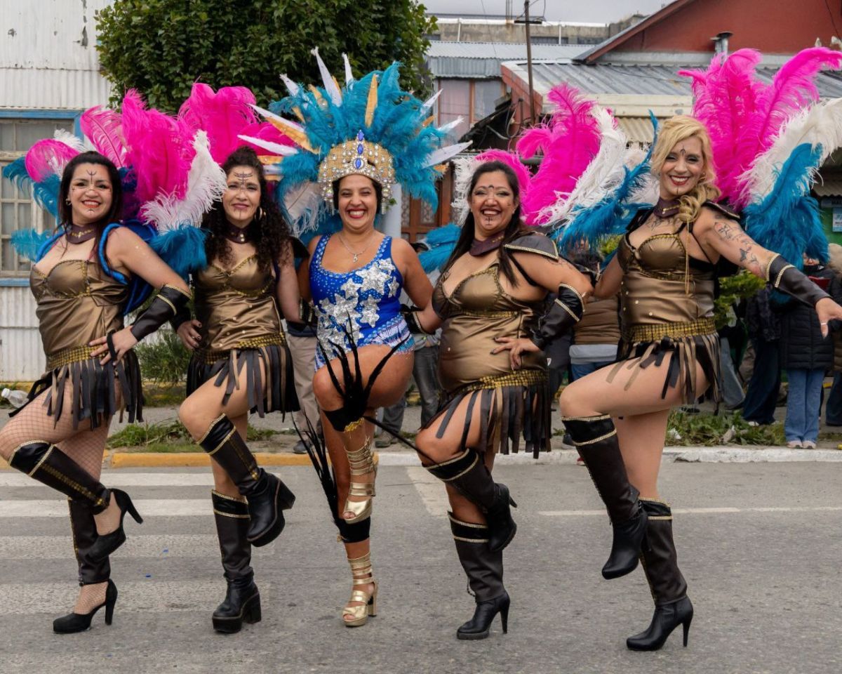 Miles de vecinos y vecinas participaron del primer día de los festejos del “Carnaval Central”