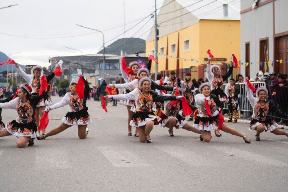 Gran convocatoria de vecinos a lo largo de las jornadas del Carnaval del Fin del Mundo 2026
