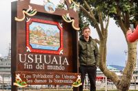Elsa Zaparart llevó adelante la puesta en valor del icónico cartel “Ushuaia Fin del Mundo”