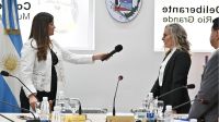 Tras prestar juramento, Verónica Martínez asumió como nueva concejala de Río Grande