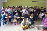 El Municipio de Tolhuin realizó un taller de roscas de Pascua en el marco de Semana Santa