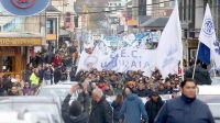 Más de 1000 trabajadores se movilizaron en defensa de la autonomía de Ushuaia y reclamaron por los fondos coparticipables*