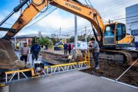Funcionarias municipales recorrieron los avances de la obra Paseo Costero 1 sobre la avenida Perito Moreno