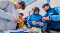 Forja organizó una tarde de juegos e intercambio de figuritas rumbo al Mundial 2026