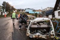Se retiraron 50 vehículos en desuso durante el operativo de limpieza de chatarra en el barrio Bahía Golondrina