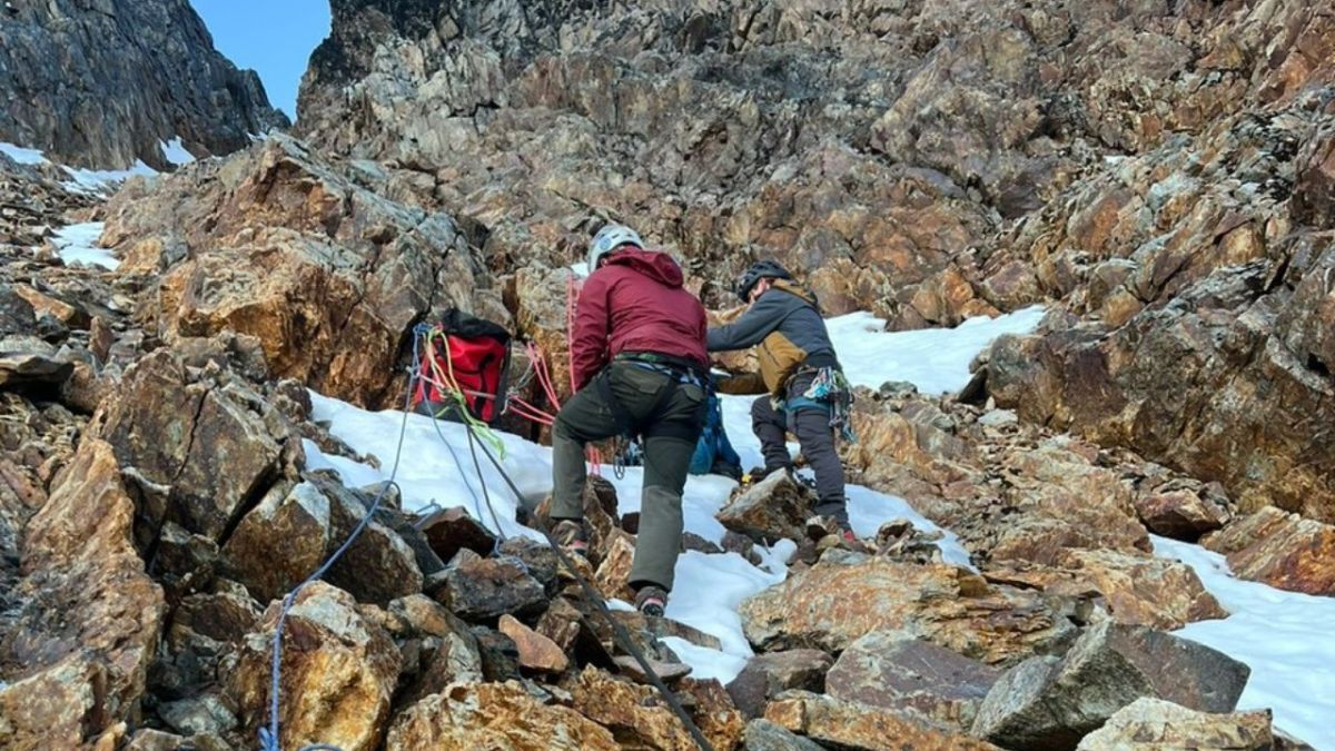Rescatan a una mujer lesionada en el Cerro Bonete, tras 12 horas de operativo