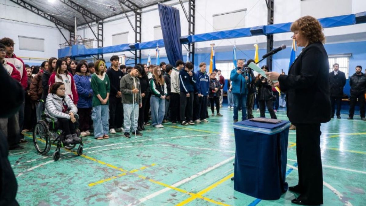 Estudiantes de Ushuaia prometieron lealtad a la Constitución Provincial