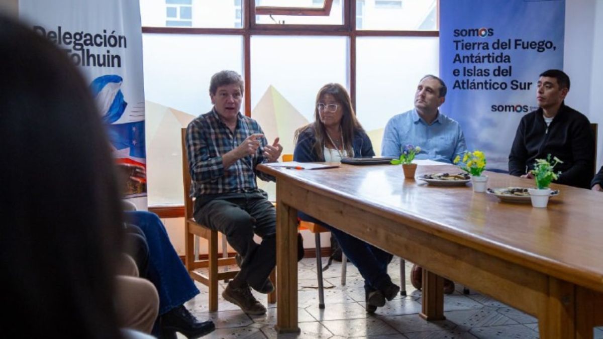 Melella encabezó una mesa de trabajo con vecinos por el subsidio al GLP