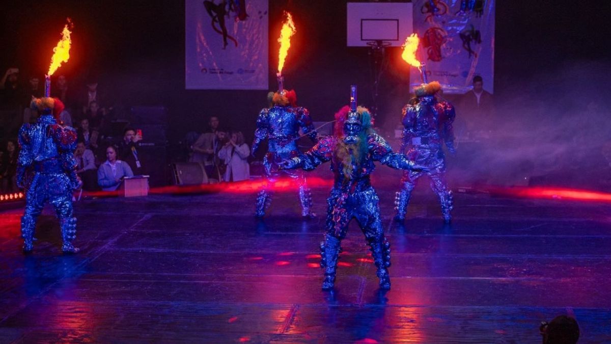 Con multitudinaria participación se realizó la primera edición de “Danzas en el Fin del Mundo”