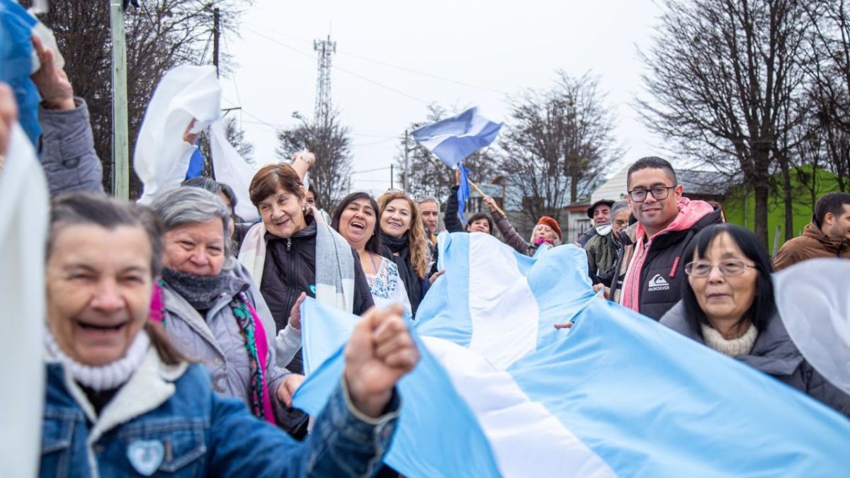 Una multitud de personas participó de las jornadas patrióticas realizadas en Río Grande y Tolhuin