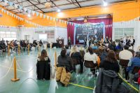 El Colegio provincial "Alicia Moreau de Justo" presentó su nueva bandera institucional
