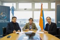 "Este acuerdo representa justamente eso: un gran esfuerzo conjunto entre el Estado municipal, el Banco y el sector privado"