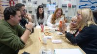 Casa Ushuaia brindó el taller intergeneracional “Del Algoritmo al Encuentro”