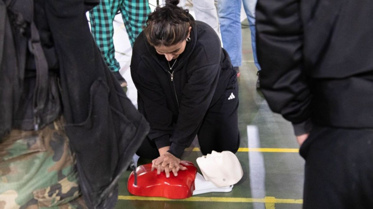 La Secretaría de Deportes incorporó un desfibrilador y capacitó a la comunidad deportiva en RCP