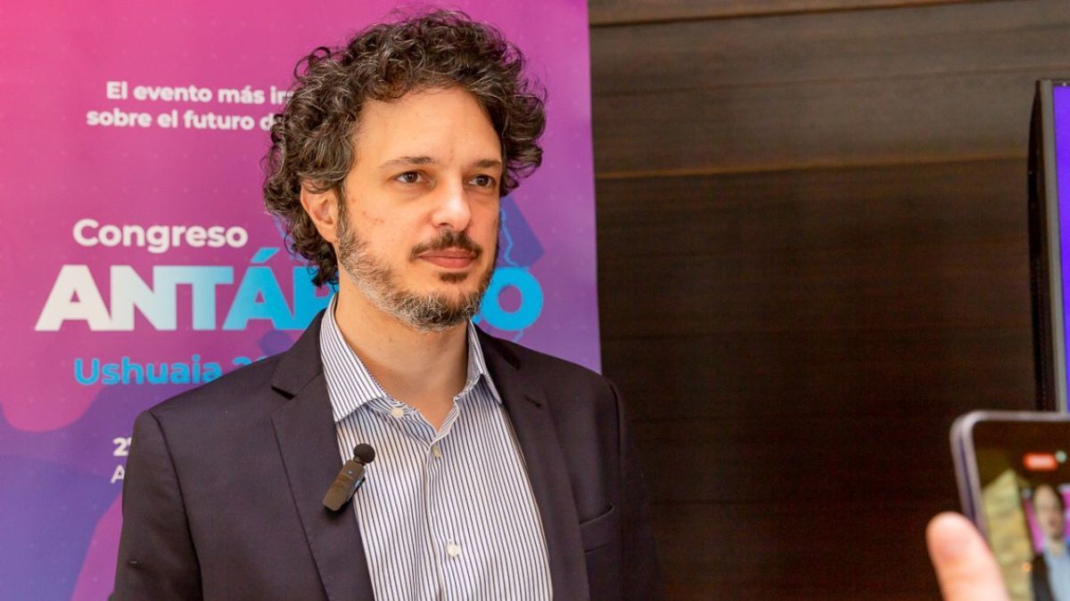 “Hay 24 programas antárticos que hacen base en Punta Arenas y ninguno en Ushuaia”