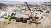 Descarga de equipamiento para la nueva usina de Ushuaia: hasta el momento se realizaron 392 viajes 