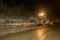 Continúan con las tareas de mantenimiento y rotulado sobre la Avenida Héroes de Malvinas