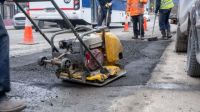 La Municipalidad continúa con trabajos de bacheo y mantenimiento vial durante el Operativo Invierno