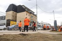 La Municipalidad de Ushuaia llevó adelante tareas de limpieza y puesta en valor sobre la avenida Maipú