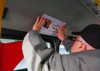 Continúa la colocación de pictogramas y secuencias visuales accesibles en colectivos de Río Grande