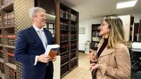 Löffler entregó a la Legislatura el segundo tomo de su obra sobre la Constitución Provincial