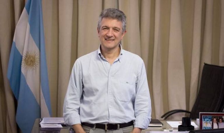 "No son ni los gobernadores ni los intendentes los que tienen capacidad ni para autorizar ni para desautorizar”