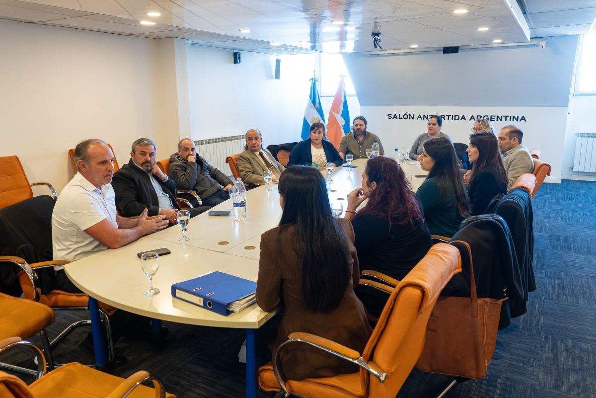 Autoridades de OSEF y del Municipio de Tolhuin se reunieron para avanzar en una solución a la deuda por aportes y contribuciones