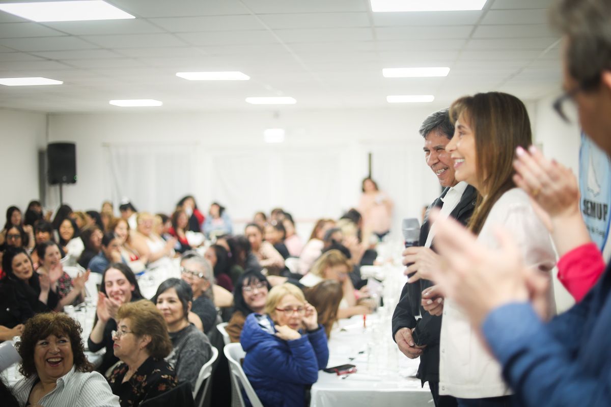 La senadora López y el legislador Pino encabezaron un emotivo agasajo a las madres de Ushuaia