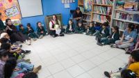Infancias del Jardín Pasitos Curiosos y del Club de Lectura de Espacio Infancia compartieron una jornada en la Biblioteca El Muelle