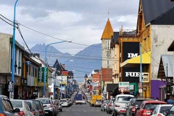 “En algunas cuadras, 3 de cada 10 locales están vacíos”, expuso Pérez Águila