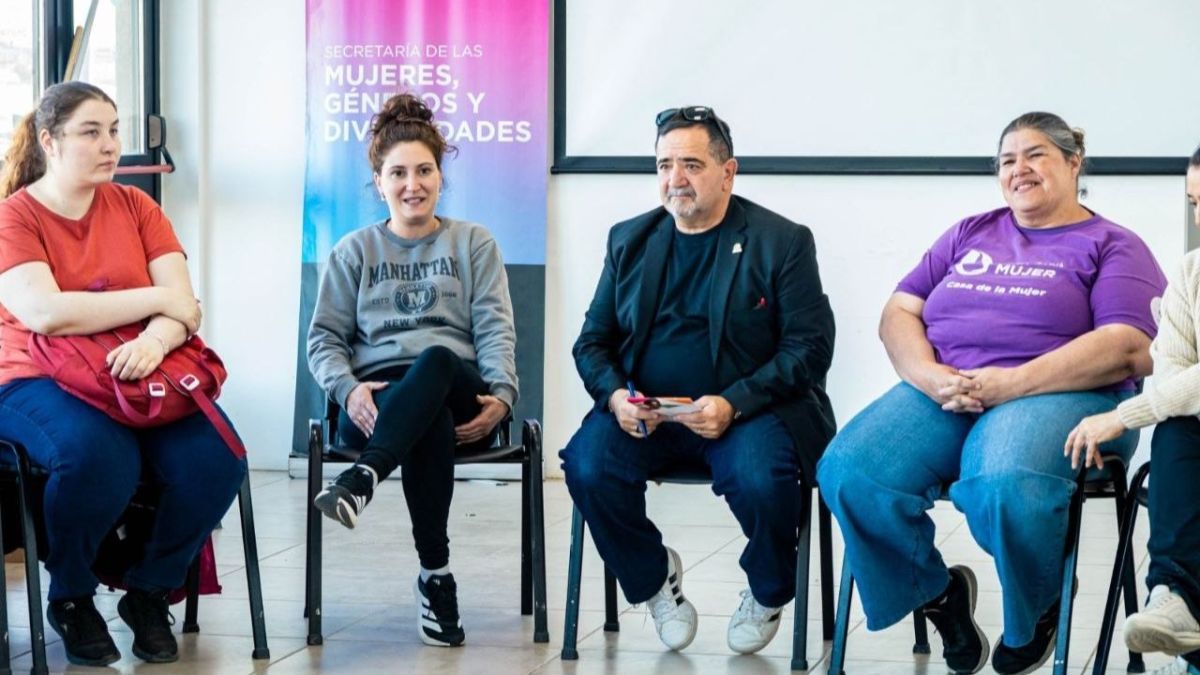 “Tapiceras” puso en marcha una nueva propuesta de formación en oficios de Mujeres en Marcha